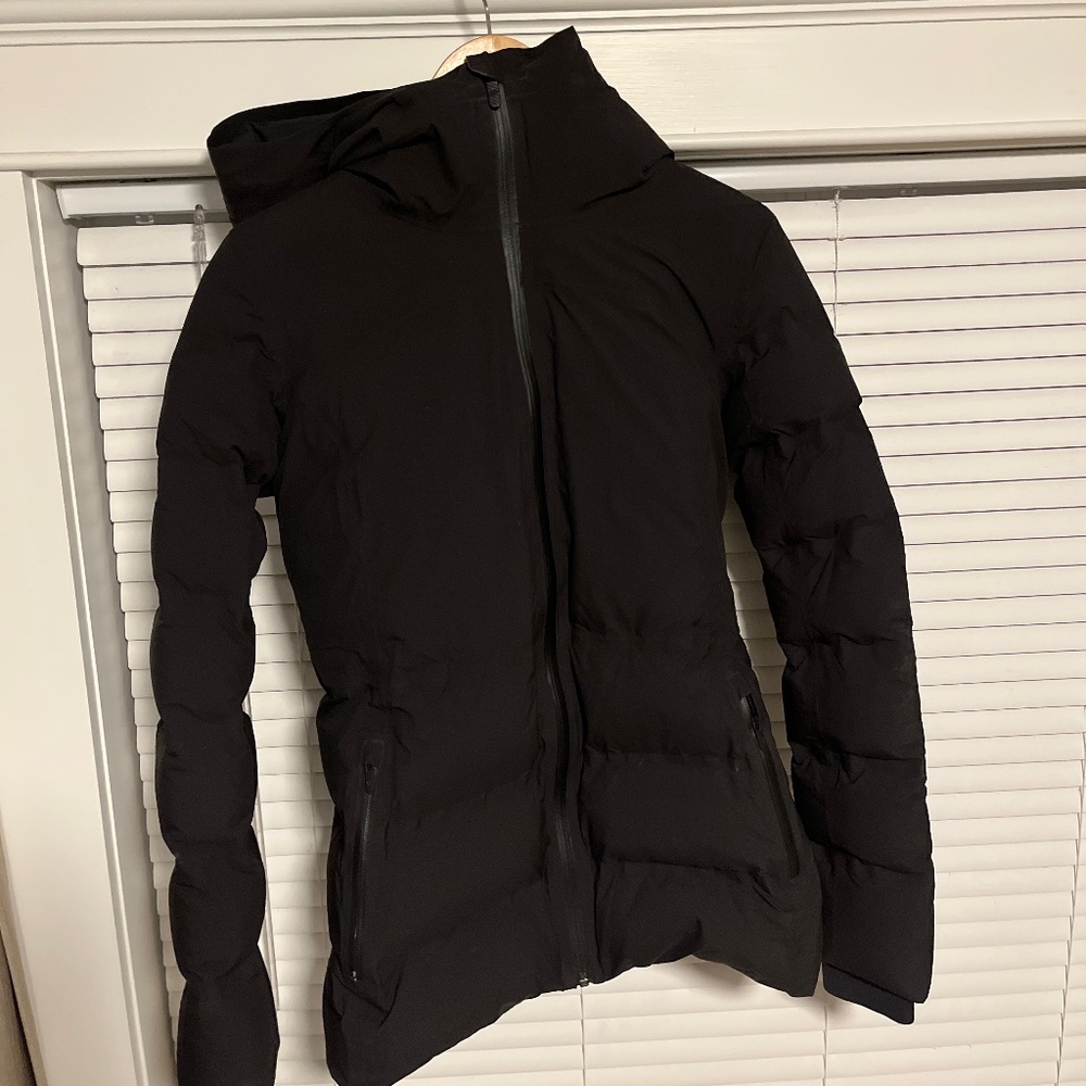 Lululemon Black Down-filled jacket size 6